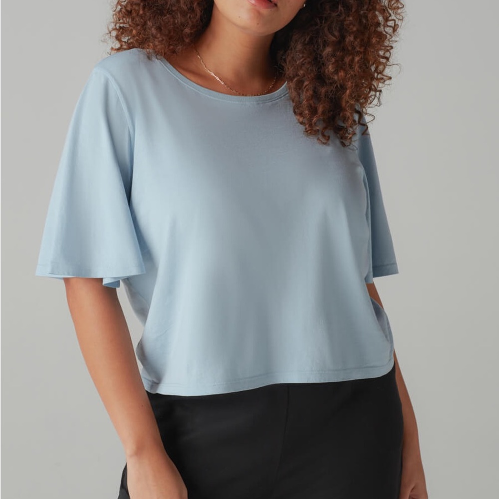VETTA Reversible The Cropped Flutter Tee